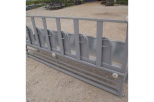 Παχνί τροφής μονόπλευρο με εγκλωβισμό Παχνί τροφής μονόπλευρο με εγκλωβισμό